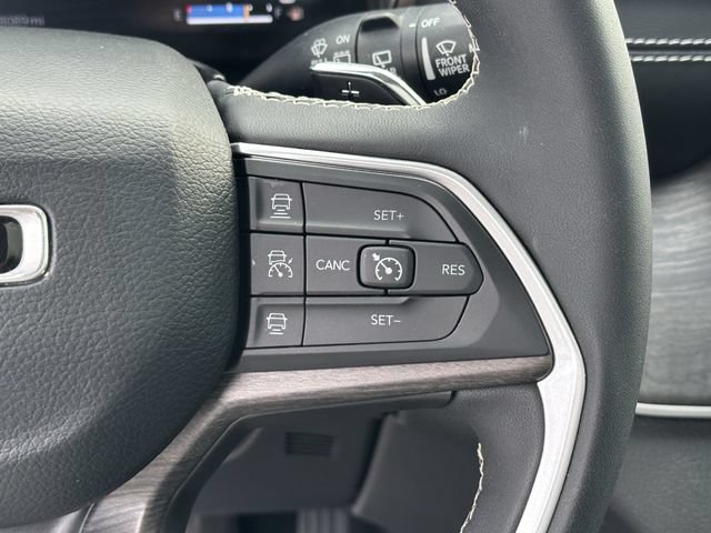 Used 2023 Jeep Grand Cherokee Limited AWD/4WD image 14