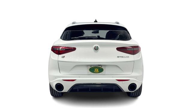 Used 2022 Alfa Romeo Stelvio Veloce AWD/4WD image 3