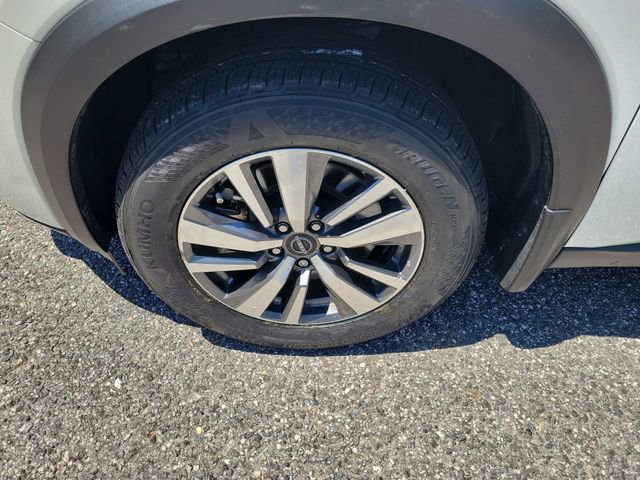 Used 2024 Nissan Pathfinder SL w/ Cargo Package FWD image 5