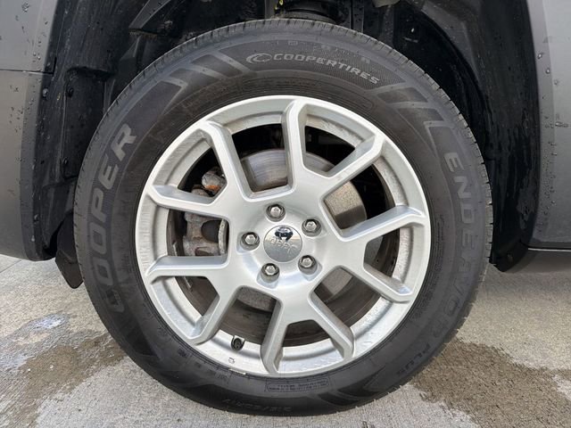 Used 2021 Jeep Renegade Latitude AWD/4WD image 12