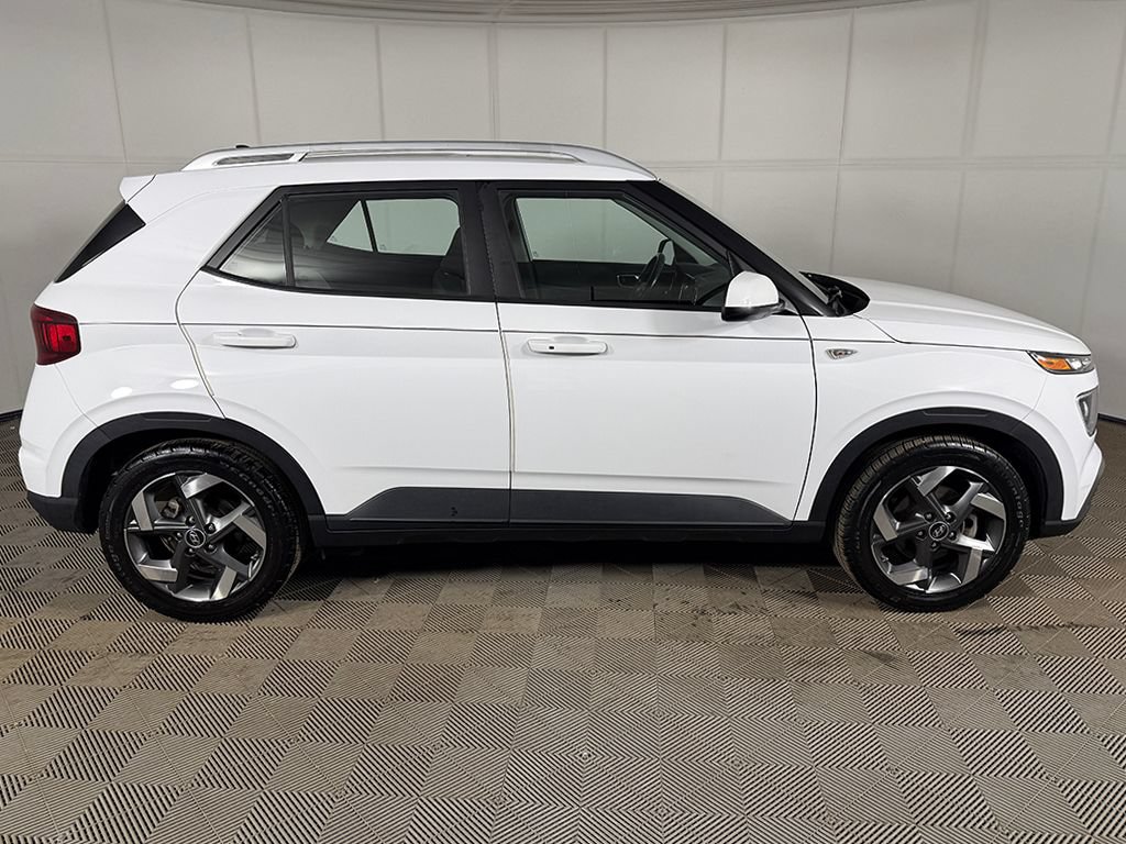 Used 2021 Hyundai Venue SEL w/ Premium Package FWD image 14