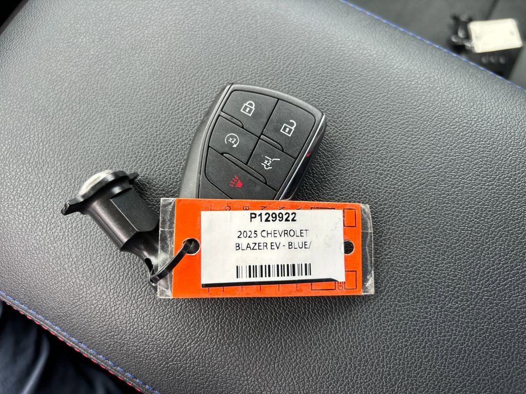 Used 2025 Chevrolet Blazer EV RS image 27