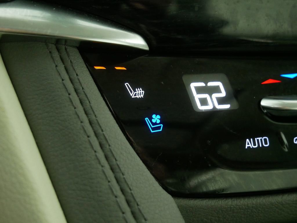 Used 2024 Cadillac XT6 Premium Luxury w/ Technology Package AWD/4WD image 29