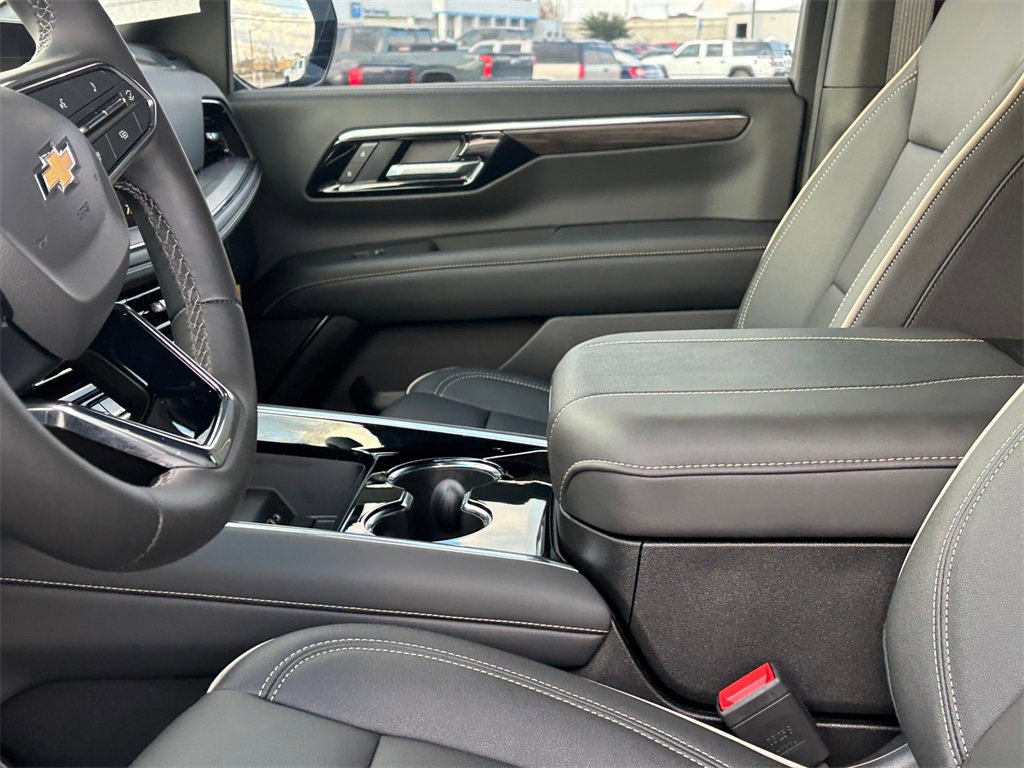 Used 2026 Chevrolet Suburban Premier image 10
