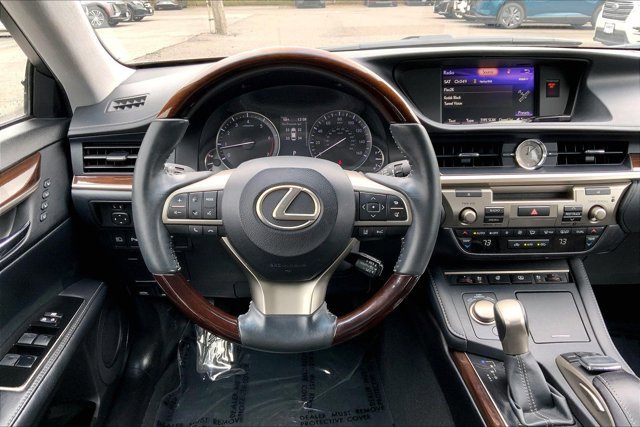 Used 2017 Lexus ES 350 w/ Luxury Package FWD image 4