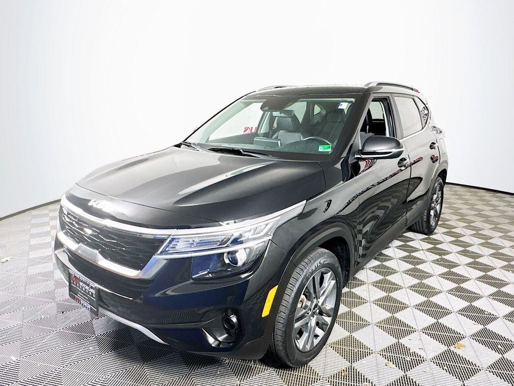 Used 2023 Kia Seltos S w/ Navigation Package image 3
