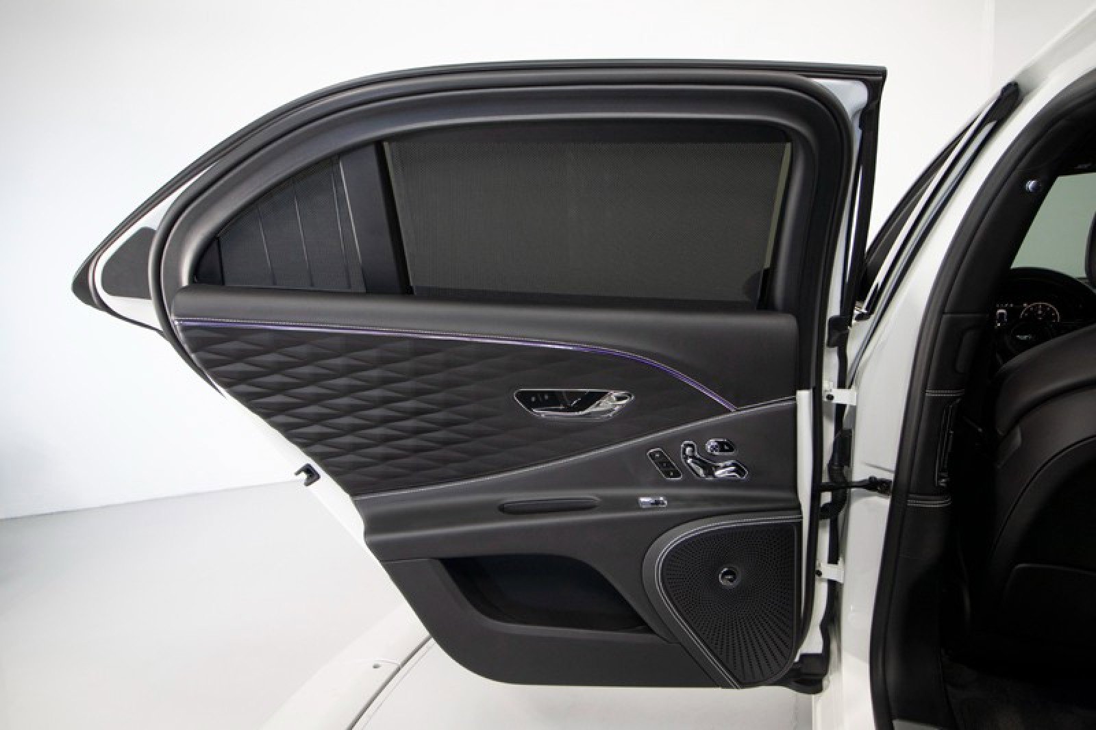 Used 2021 Bentley Flying Spur V8 image 42