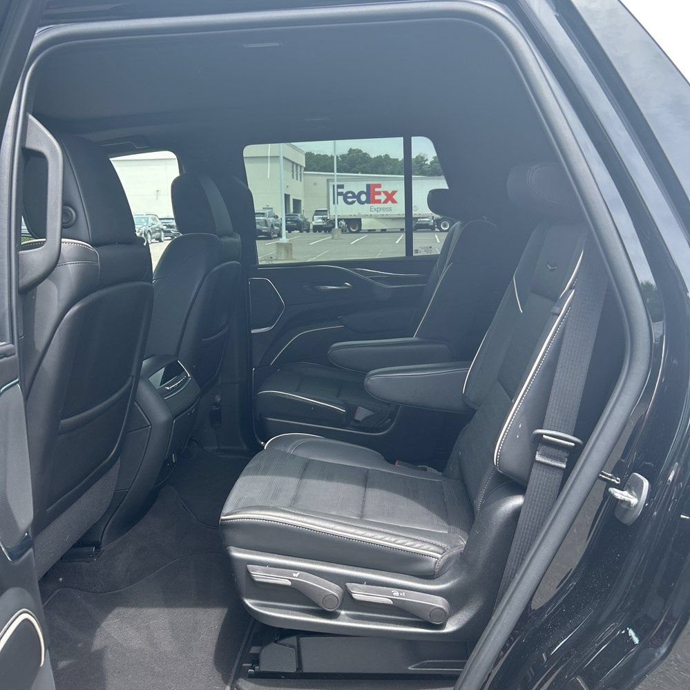 Used 2022 Cadillac Escalade Premium Luxury AWD/4WD image 7
