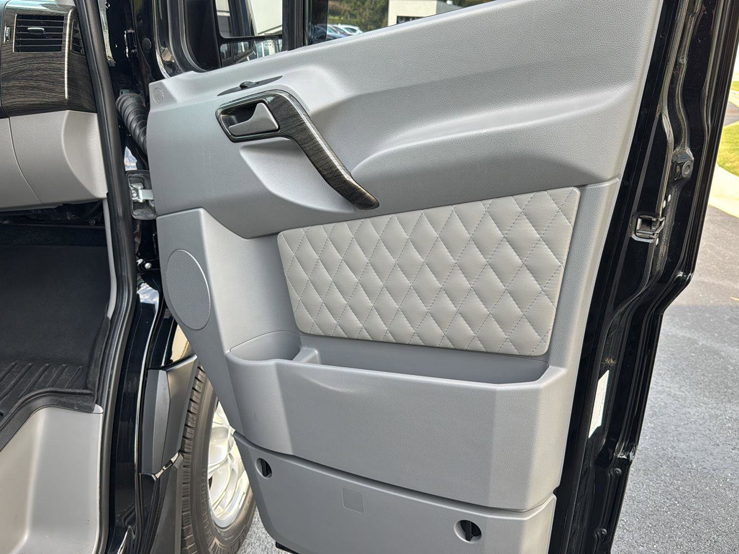 Used 2018 Mercedes-Benz Sprinter 3500 image 13