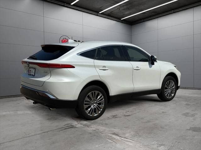 Certified 2024 Toyota Venza XLE AWD/4WD image 35