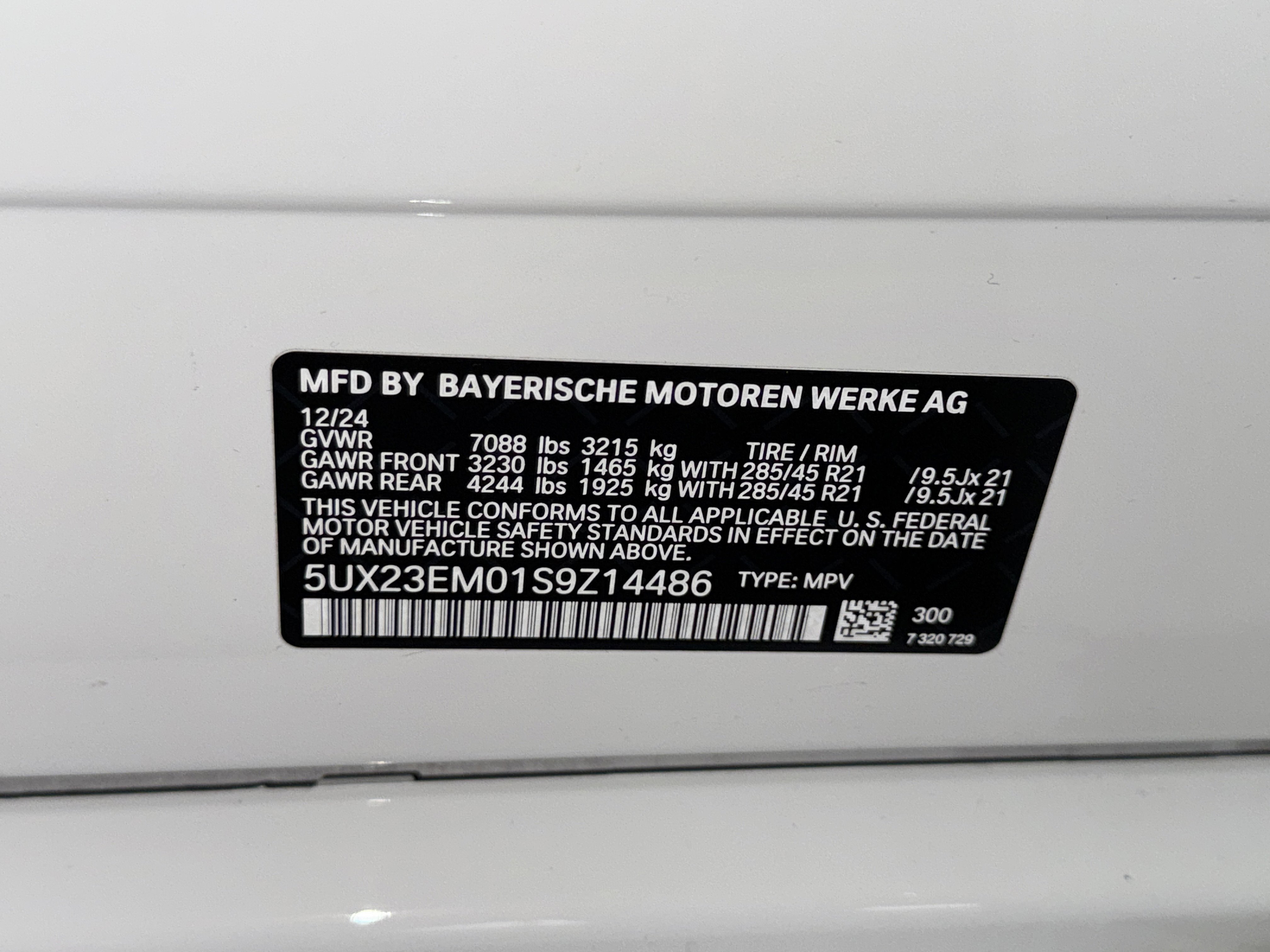 Certified 2025 BMW X7 xDrive40i w/ M Sport Package image 38