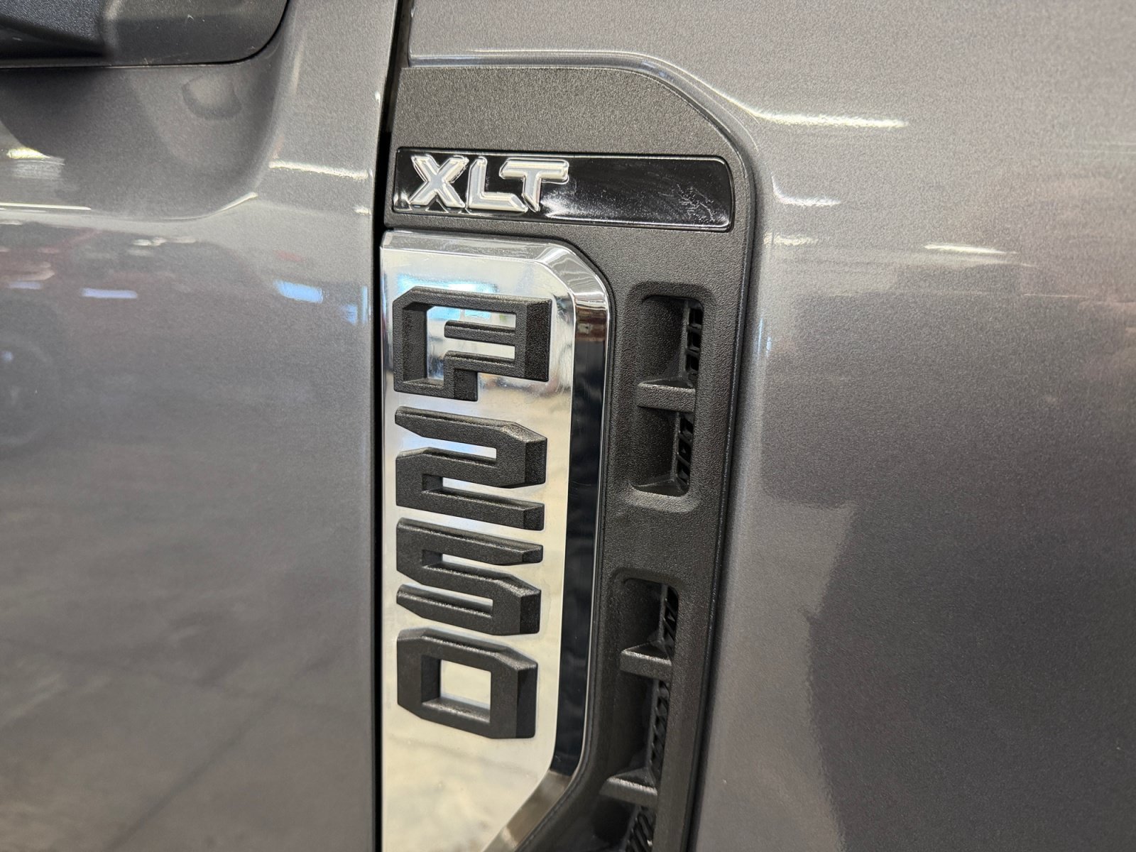 Used 2023 Ford F250 XLT w/ FX4 Off-Road Package AWD/4WD image 29