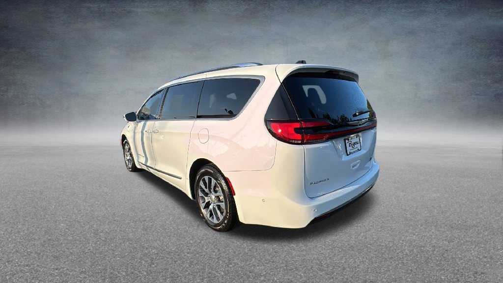 Used 2024 Chrysler Pacifica Pinnacle FWD image 30