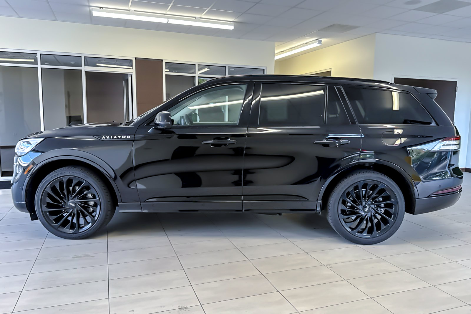 Certified 2023 Lincoln Aviator Reserve w/ Equipment Group 201A AWD/4WD image 7