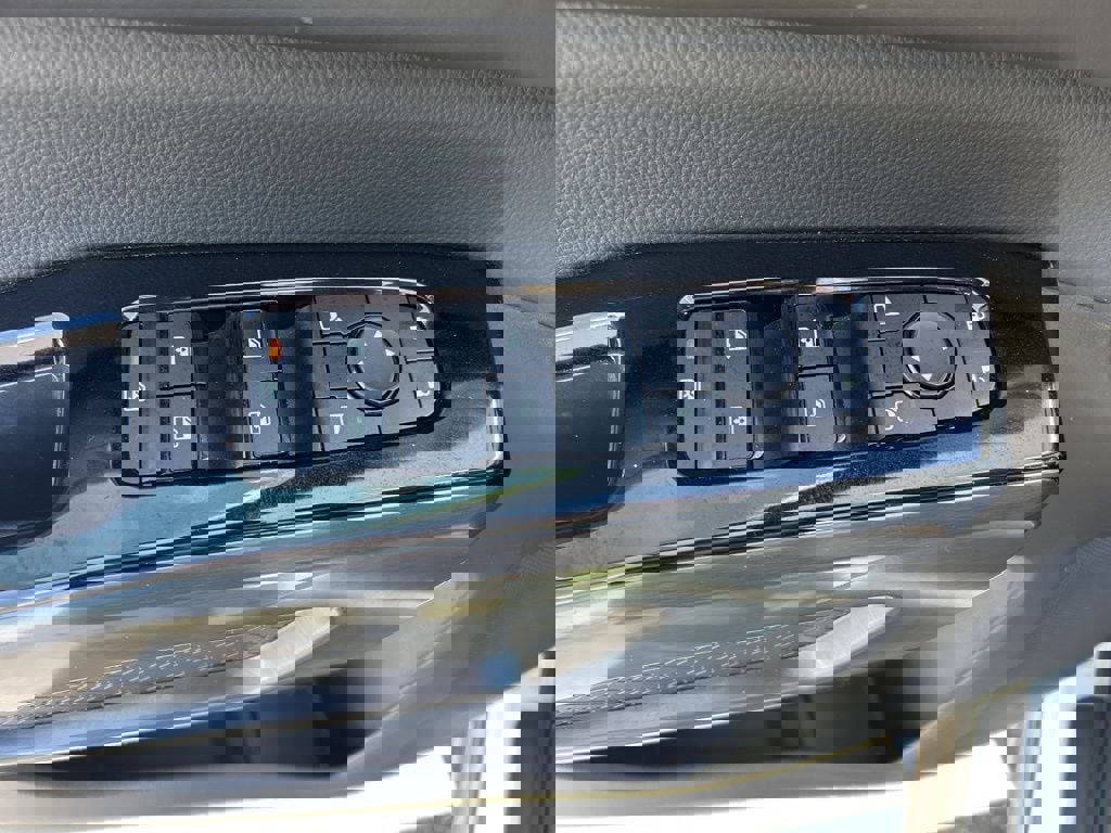 Used 2022 Nissan Pathfinder SL w/ Cargo Package image 4