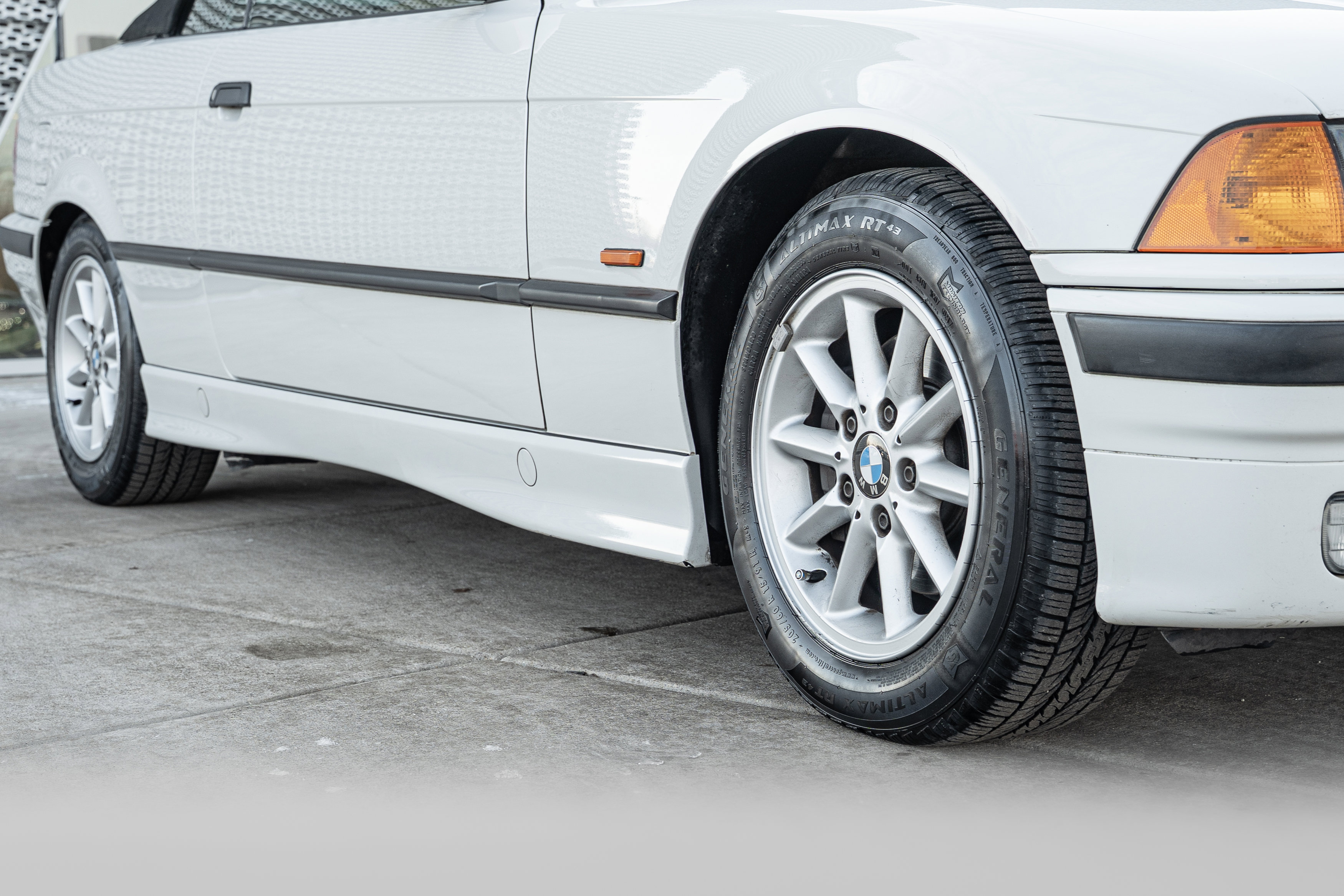 Used 1999 BMW 328i Convertible image 22