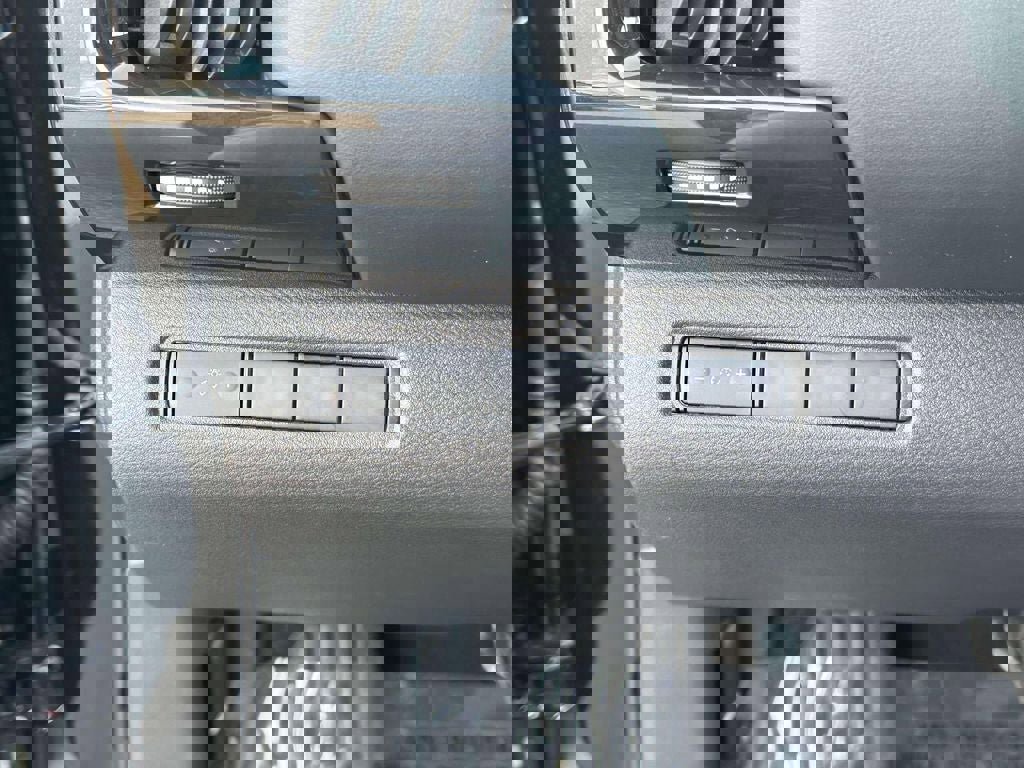 Certified 2025 Nissan Pathfinder S image 19