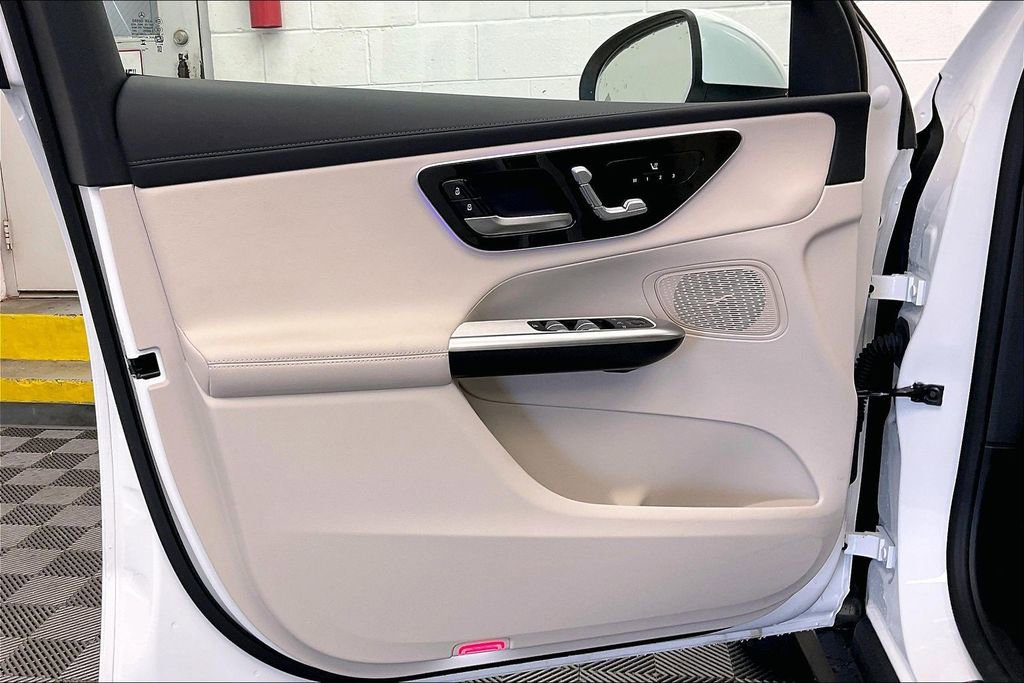 Used 2024 Mercedes-Benz GLC 300 4MATIC image 21