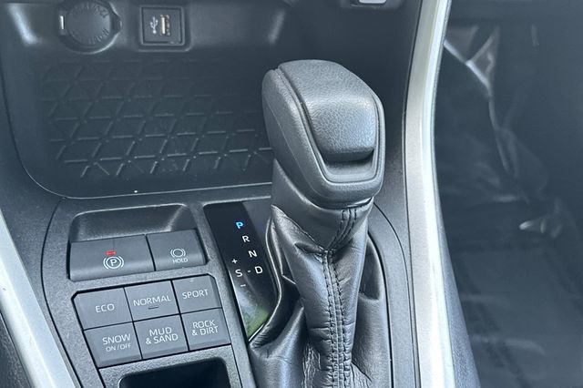 Certified 2025 Toyota RAV4 LE image 27