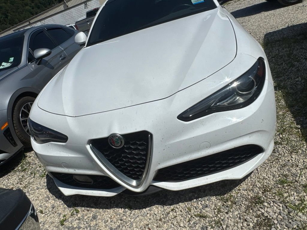 Used 2022 Alfa Romeo Giulia Ti AWD/4WD image 3