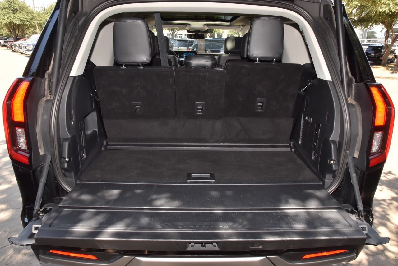 Certified 2025 Ford Expedition Platinum w/ Driver's Package AWD/4WD image 39