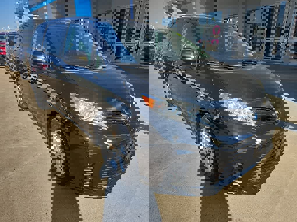 Used 2020 Toyota Sienna L image 3