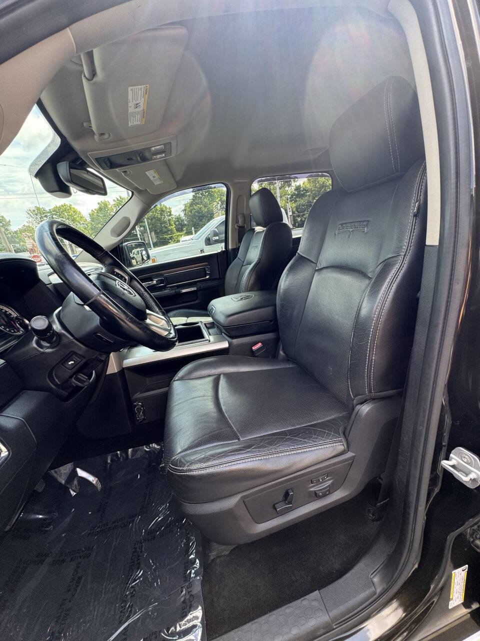 Used 2014 RAM 1500 Laramie w/ Convenience Group image 9