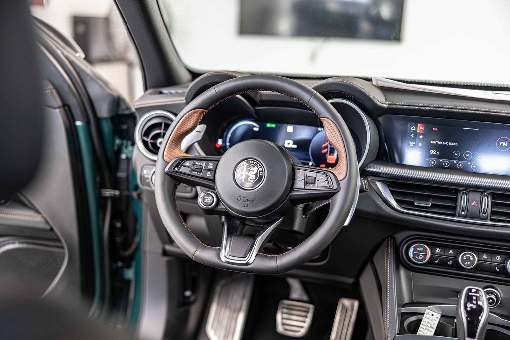 New 2025 Alfa Romeo Stelvio Sprint image 38