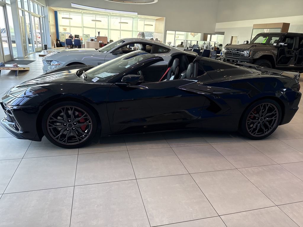 Used 2023 Chevrolet Corvette Stingray Premium Conv w/ Z51 Performance Package image 4