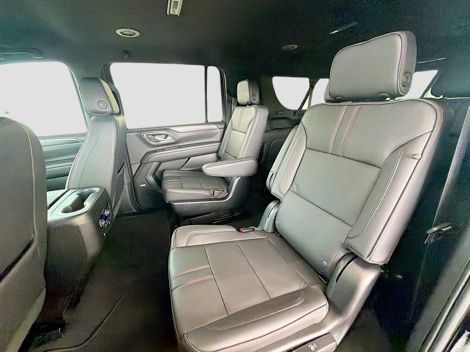 Used 2023 Chevrolet Suburban RST w/ Luxury Package RWD image 21