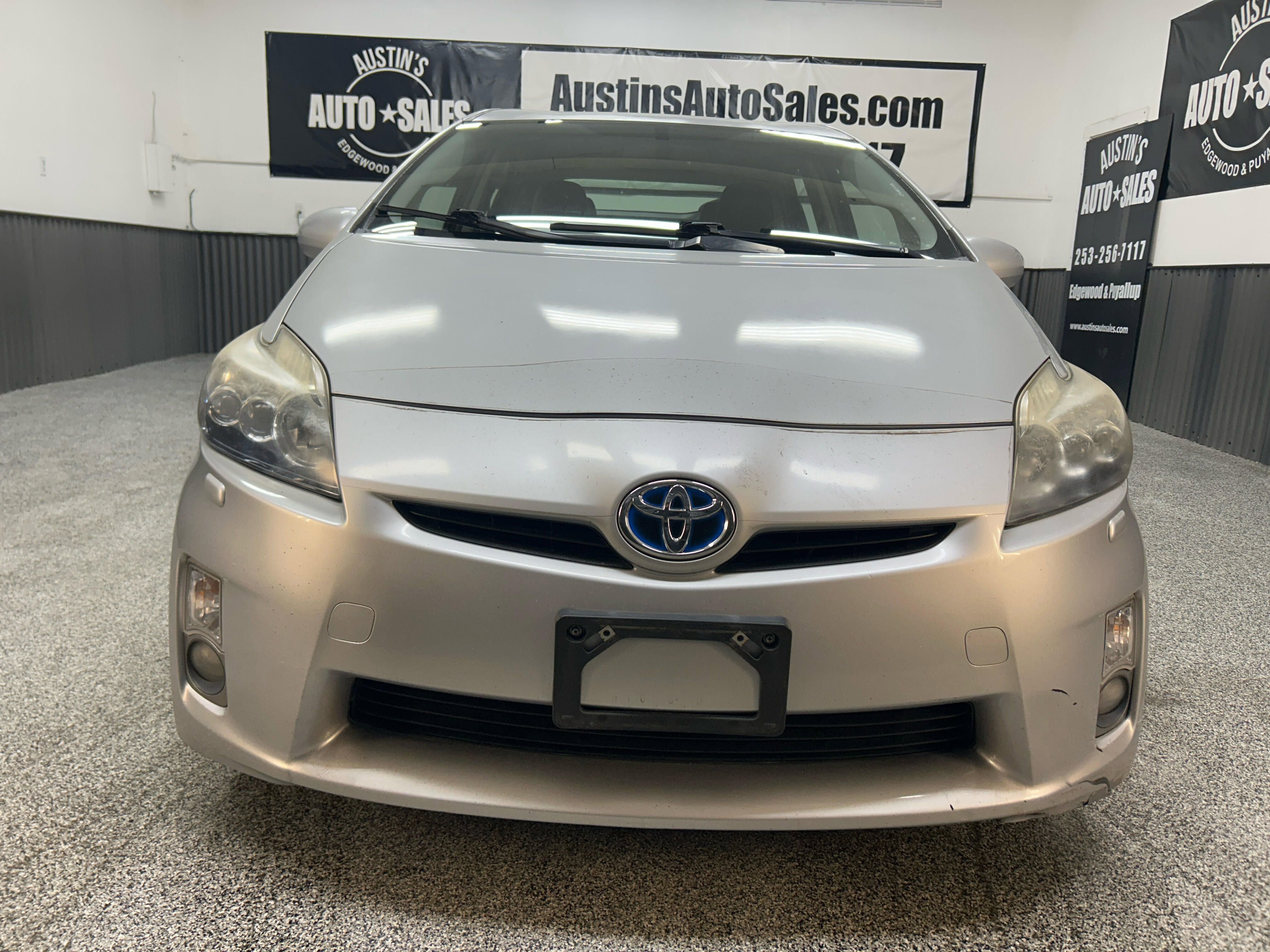 Used 2010 Toyota Prius Five image 2