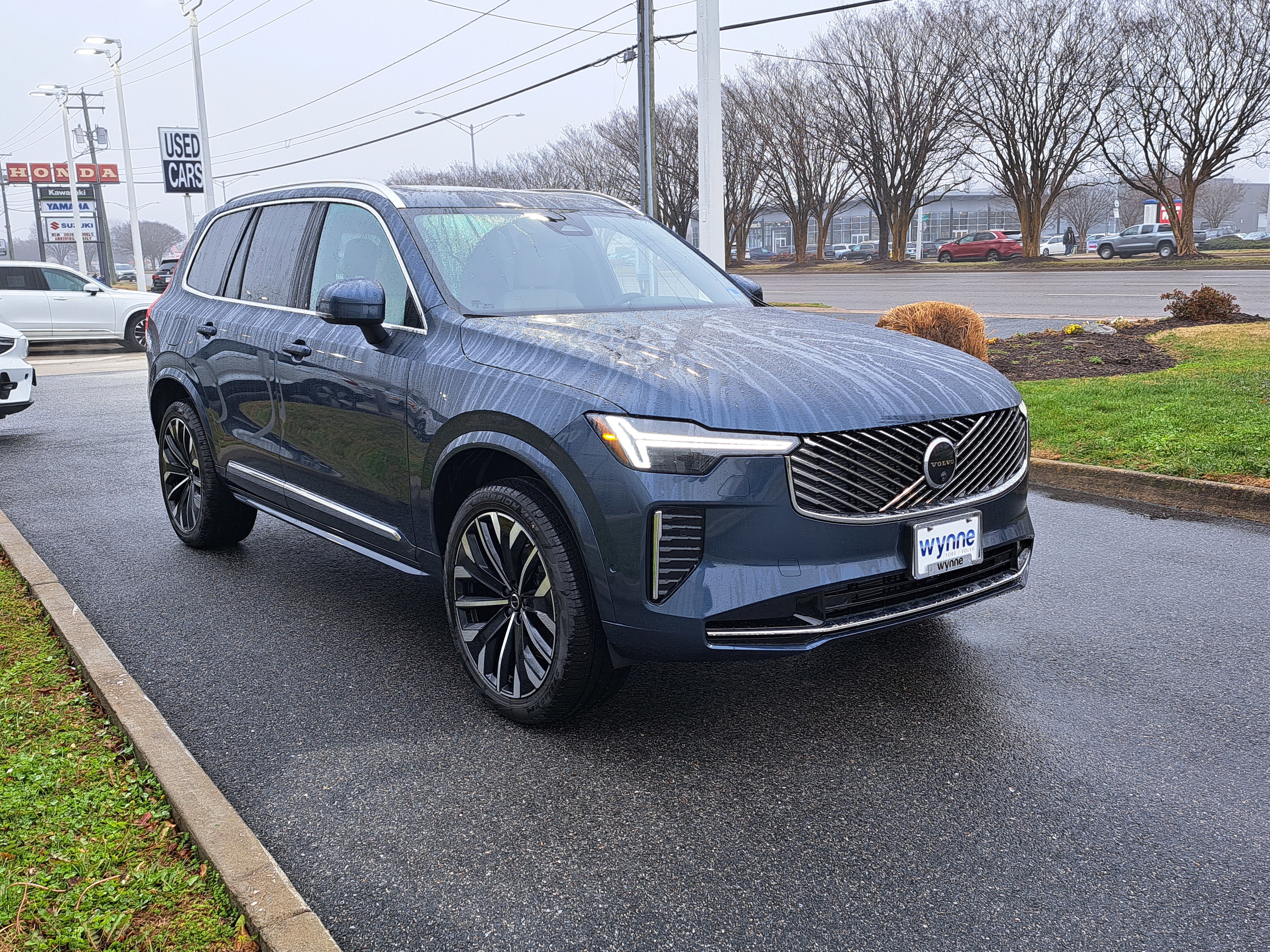 New 2026 Volvo XC90 B6 Plus w/ Protection Package Premier AWD/4WD image 2