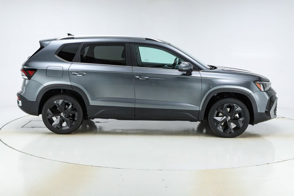 New 2026 Volkswagen Taos SE image 10