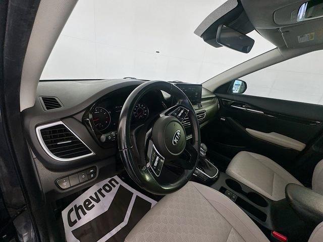 Used 2021 Kia Seltos SX w/ SX Sunroof Package image 9