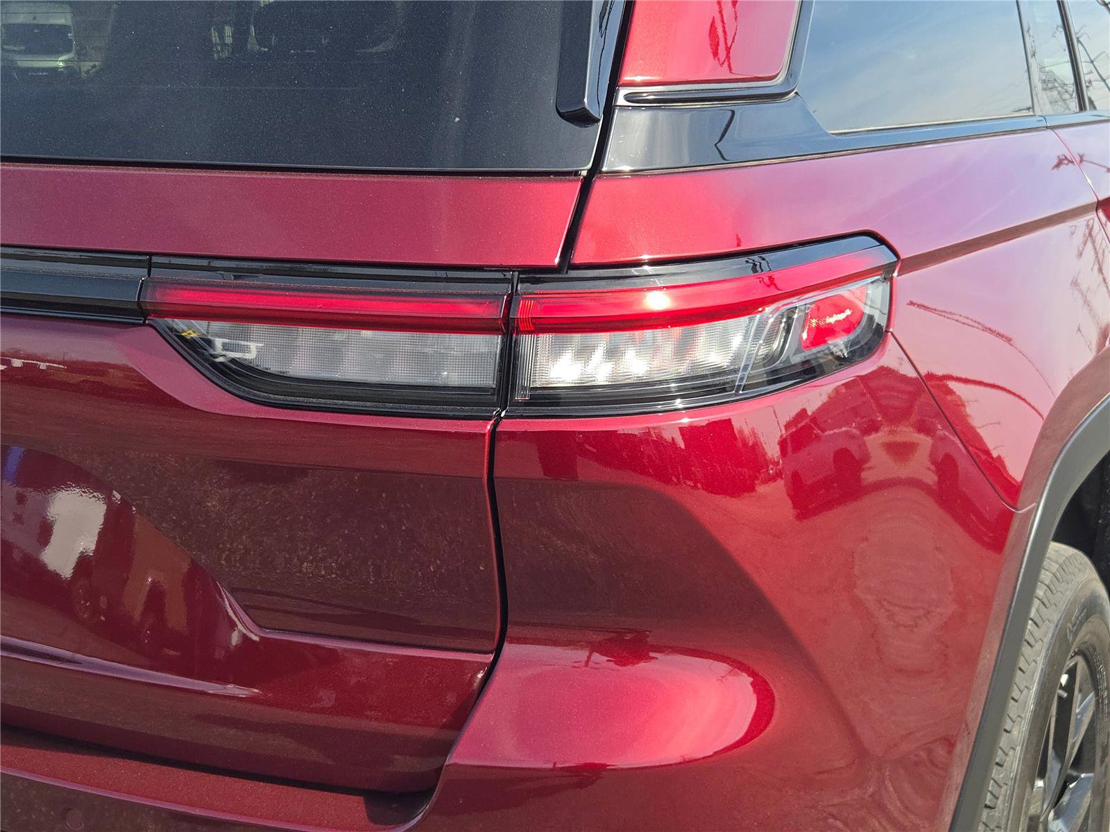 Certified 2024 Jeep Grand Cherokee Altitude image 14