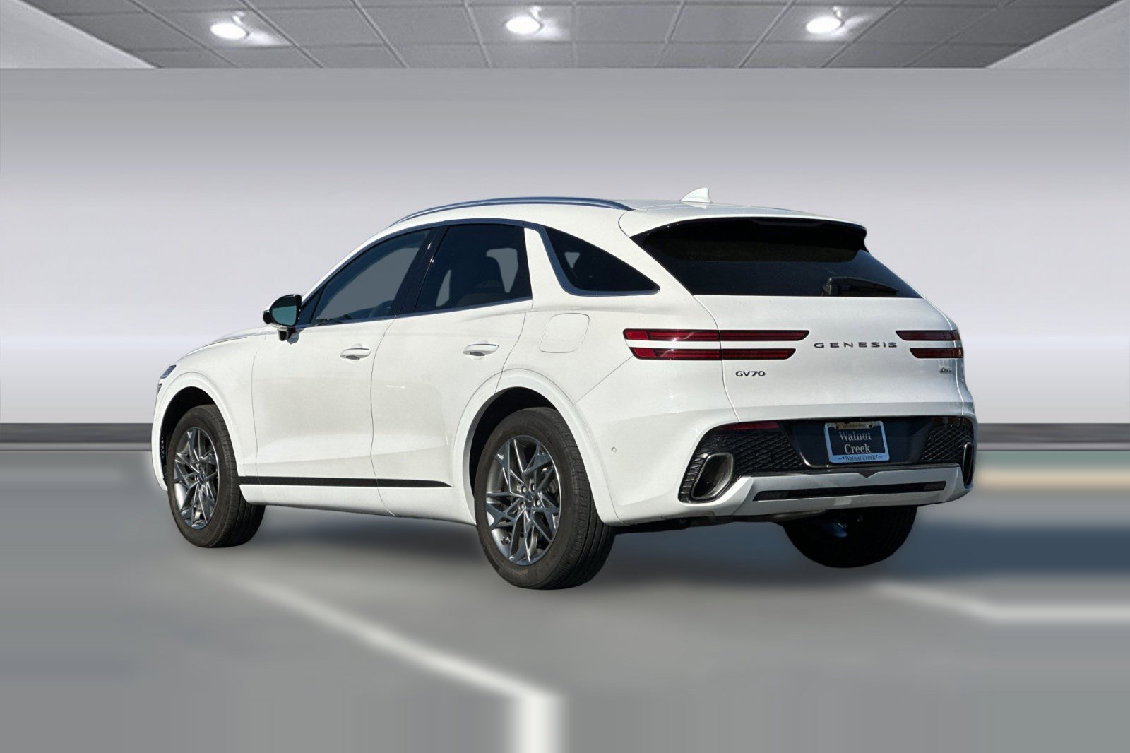 Used 2022 Genesis GV70 2.5T w/ Advanced Package image 3