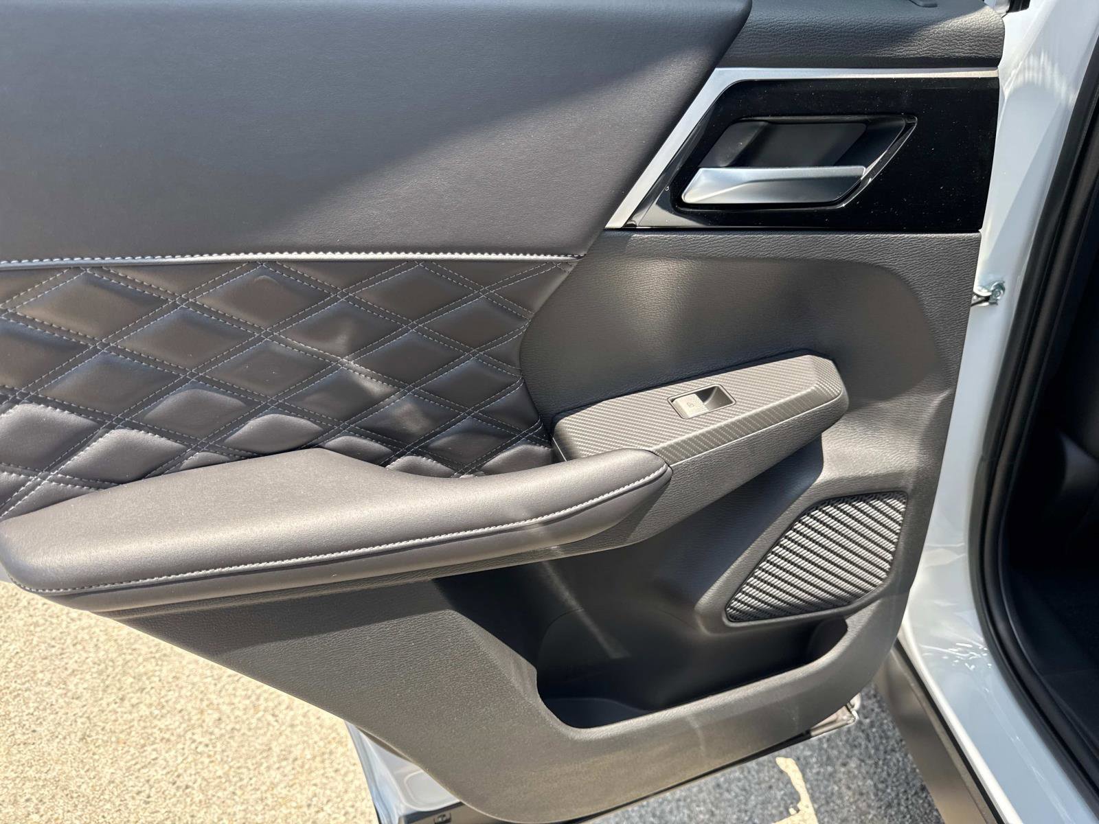 New 2025 Mitsubishi Outlander SEL image 11