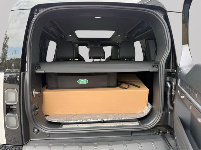 New 2026 Land Rover Defender 110 OCTA image 36