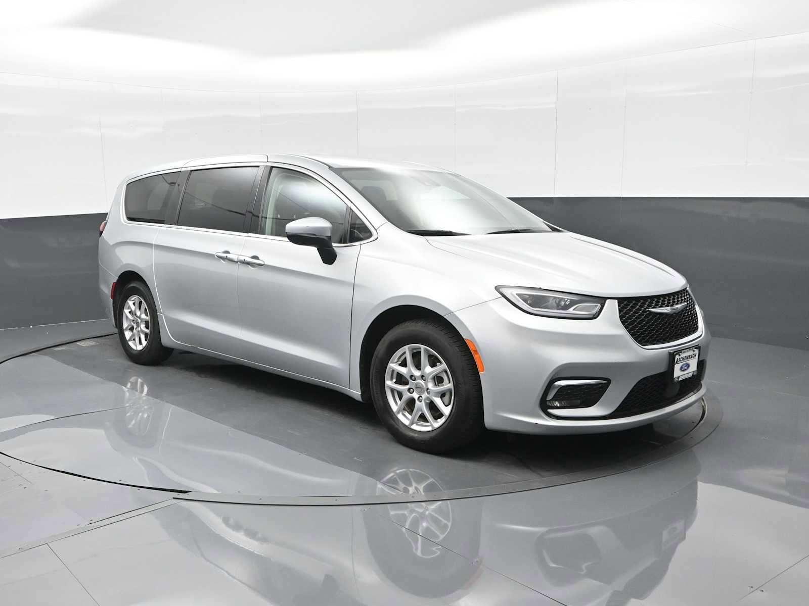 Used 2023 Chrysler Pacifica Touring-L