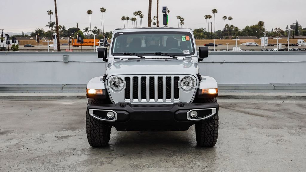 Used 2023 Jeep Gladiator Overland AWD/4WD image 3