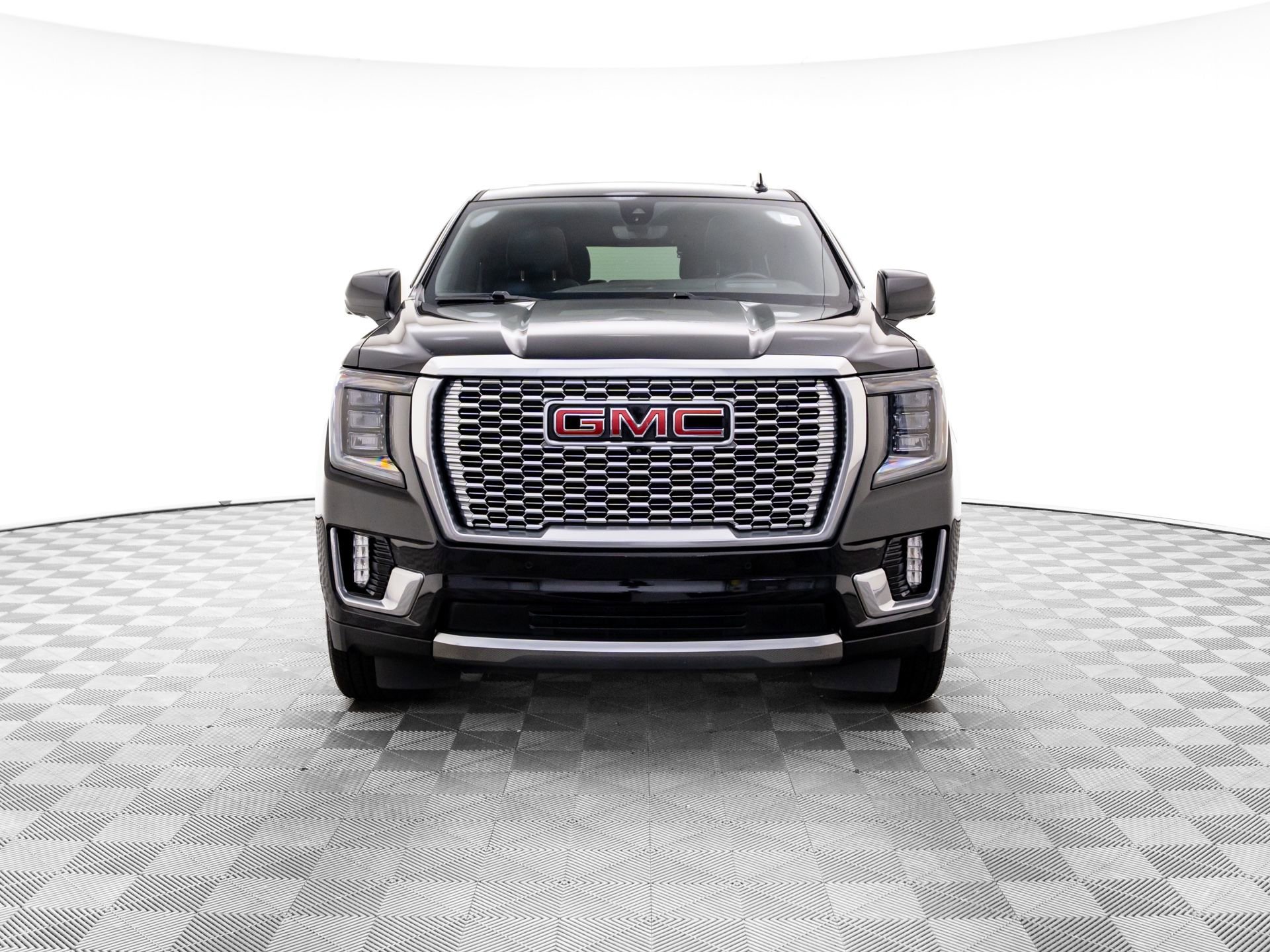 Used 2022 GMC Yukon Denali w/ Denali Premium Package image 2