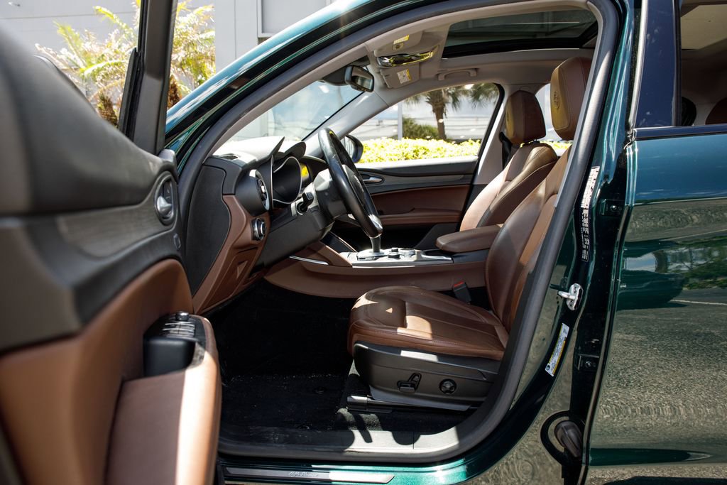 Used 2021 Alfa Romeo Stelvio Ti w/ Nero Edizione AWD/4WD image 12