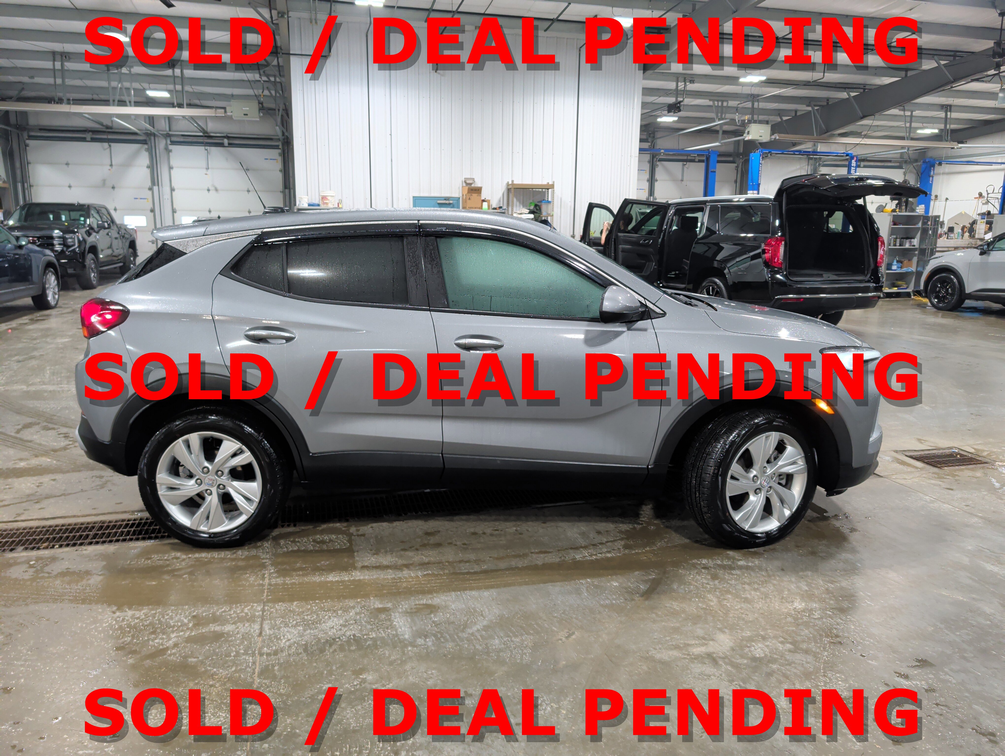 Used 2025 Buick Encore GX Preferred w/ Comfort Package image 2