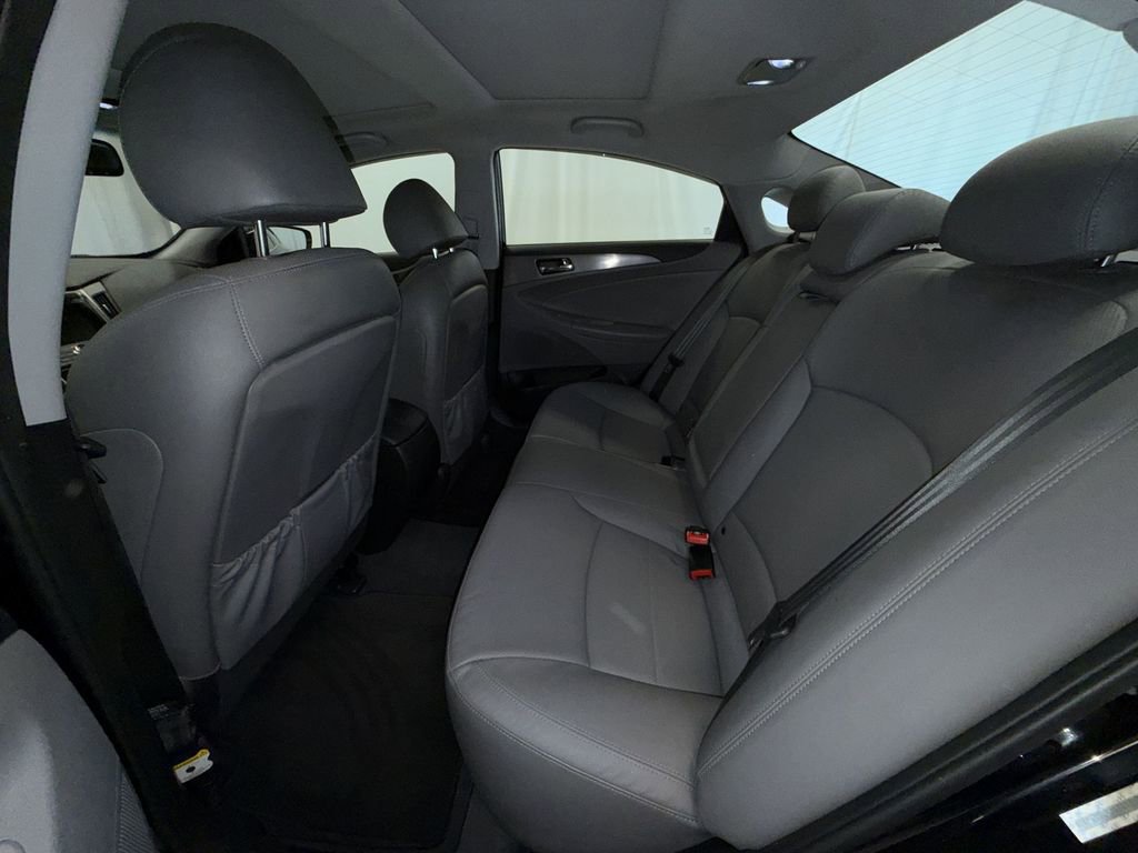 Used 2015 Hyundai Sonata Limited w/ Option Group 02 FWD image 13