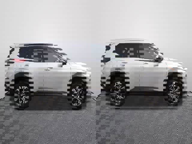 Used 2023 Nissan Rogue SV FWD image 4