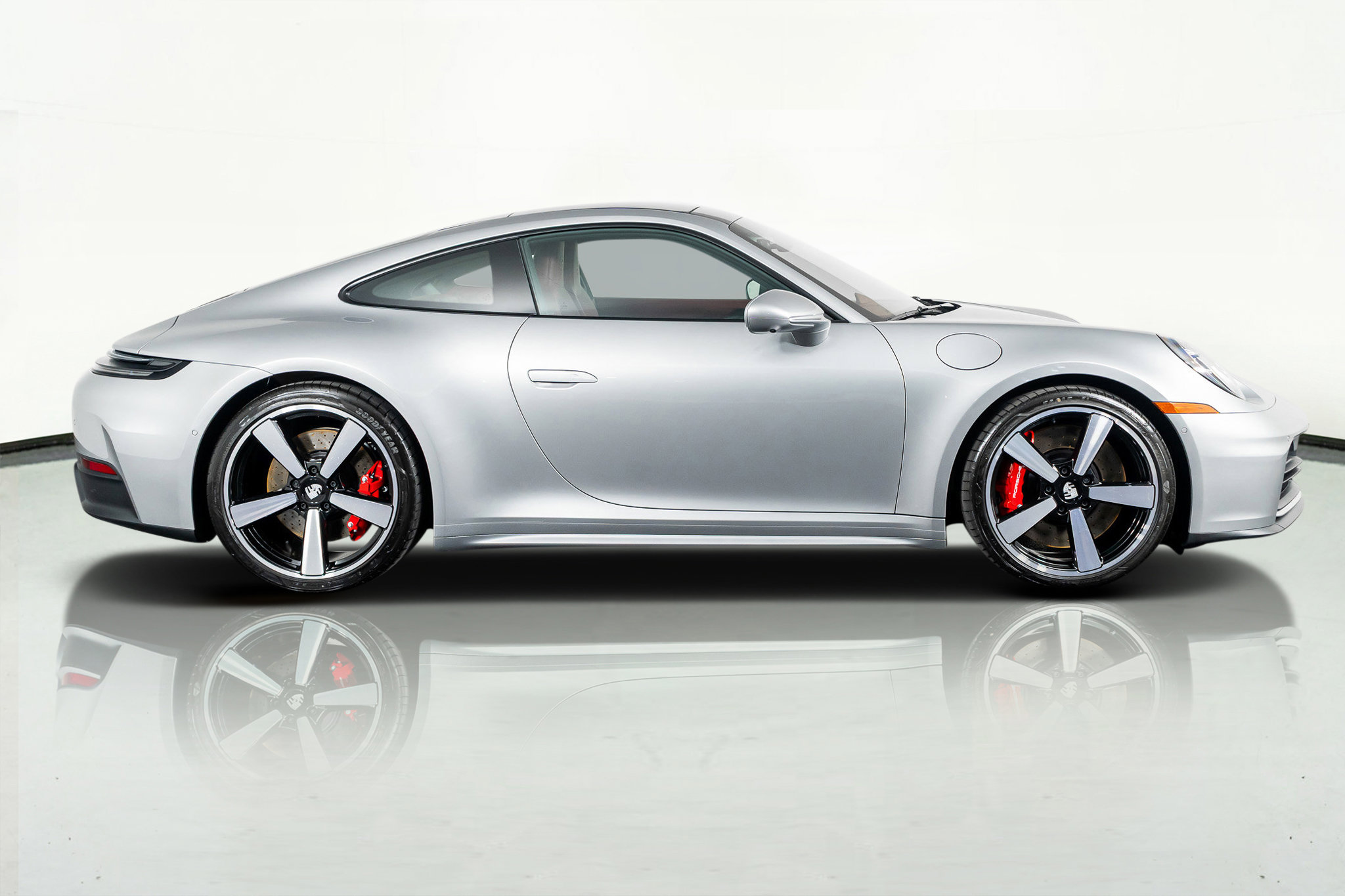 Used 2025 Porsche 911 Carrera S w/ Premium Package RWD image 7