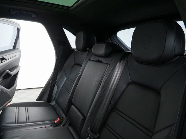 Certified 2025 Porsche Cayenne GTS image 23