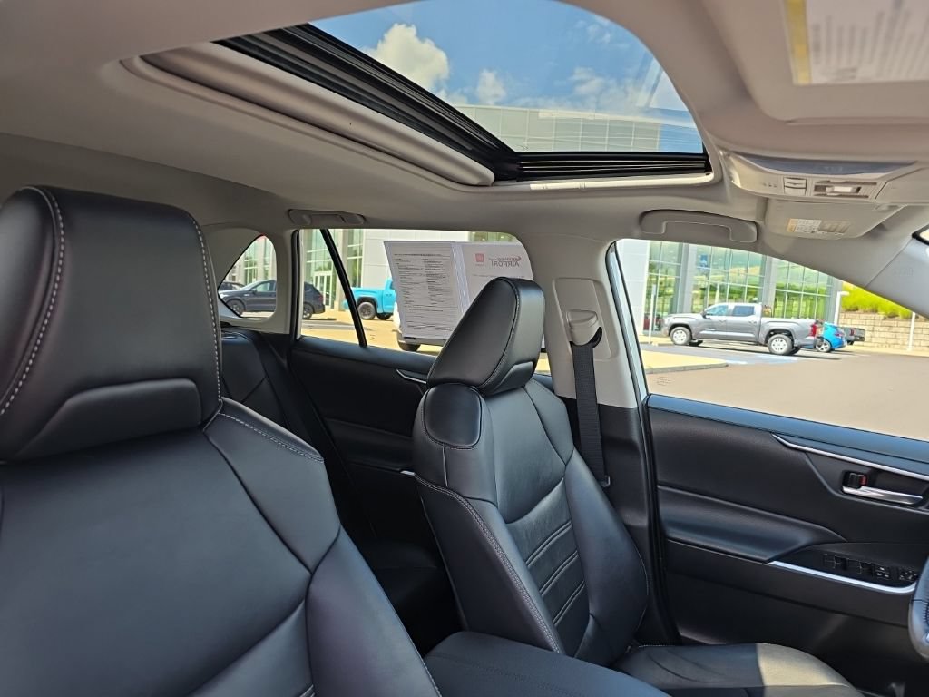 Certified 2021 Toyota RAV4 XLE Premium AWD/4WD image 10