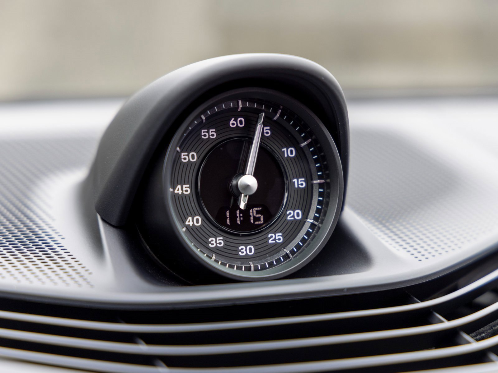 New 2025 Porsche Taycan 4S image 31