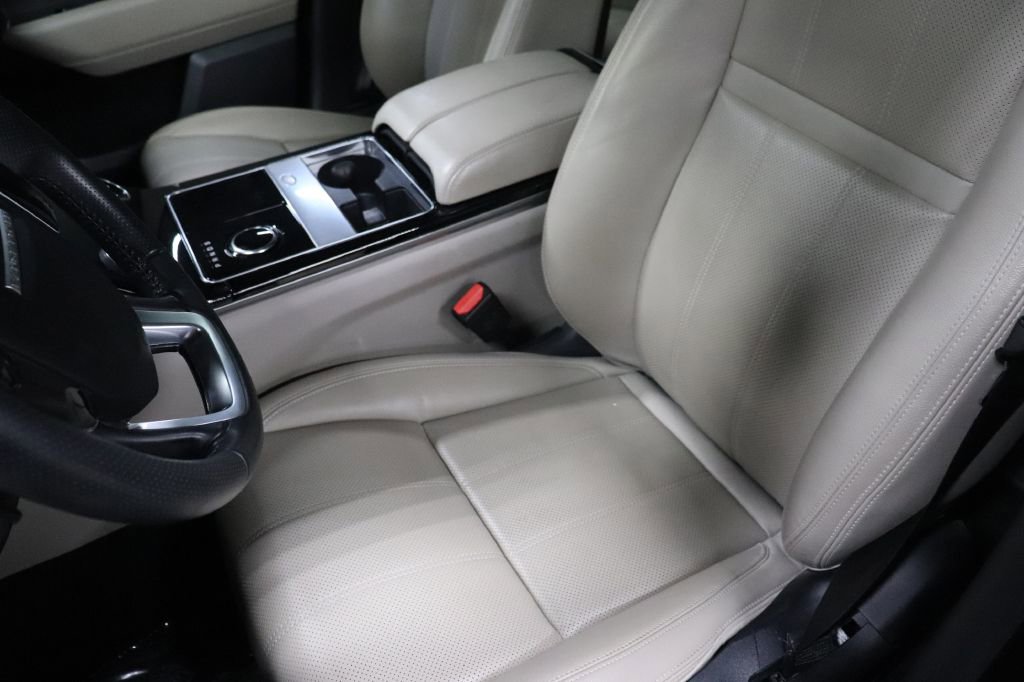 Used 2020 Land Rover Range Rover Velar S image 12